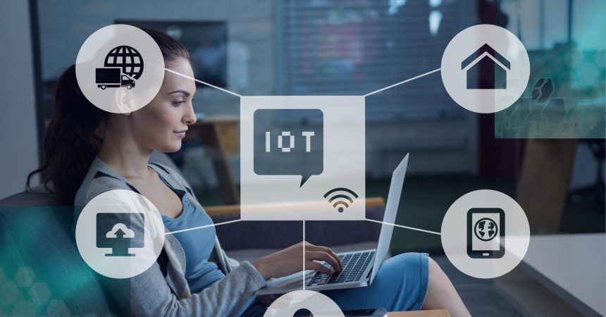 Kompozycja ikony iot z siecią połączeń nad kobietą korzystającą z laptopa