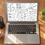 Równania matematyczne i modne wzory na ekranie komputera