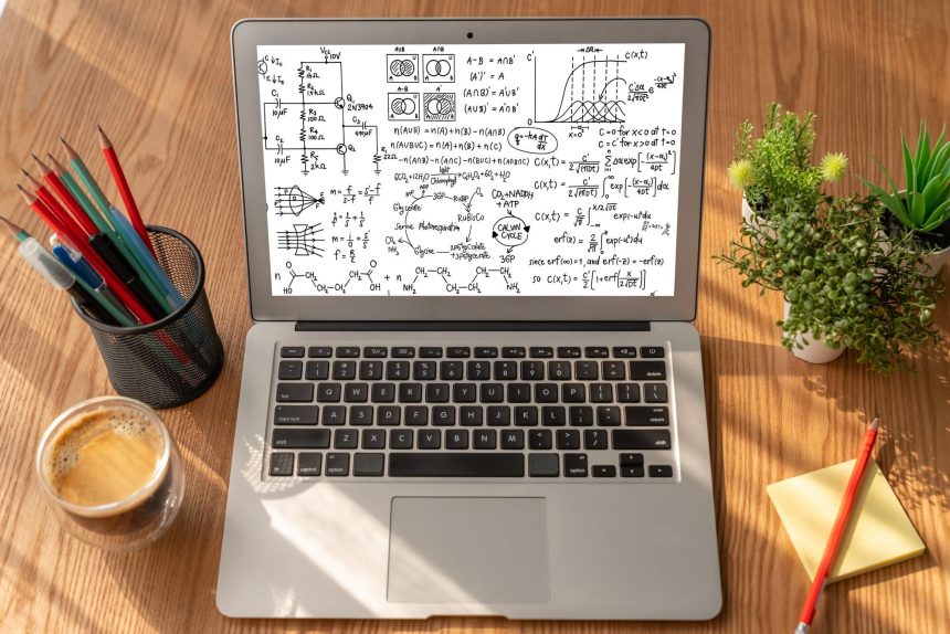 Równania matematyczne i modne wzory na ekranie komputera