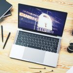 Monitor komputerowy z kreatywną ilustracją blokady światła i koncepcją cyberbezpieczeństwa mikroukładu Renderowanie 3D