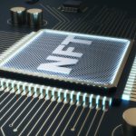 Kreatywny błyszczący chip nft na szarym tle Niezamienny token i koncepcja sprzętu Renderowanie 3D