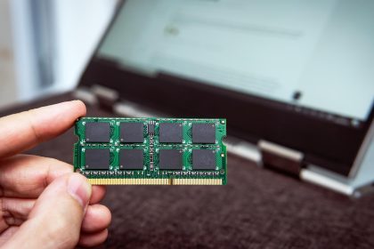 Pamięć o dostępie swobodnym jako zamiennik do laptopa