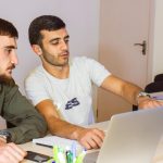programiści pracujący z kodem programista kodowanie